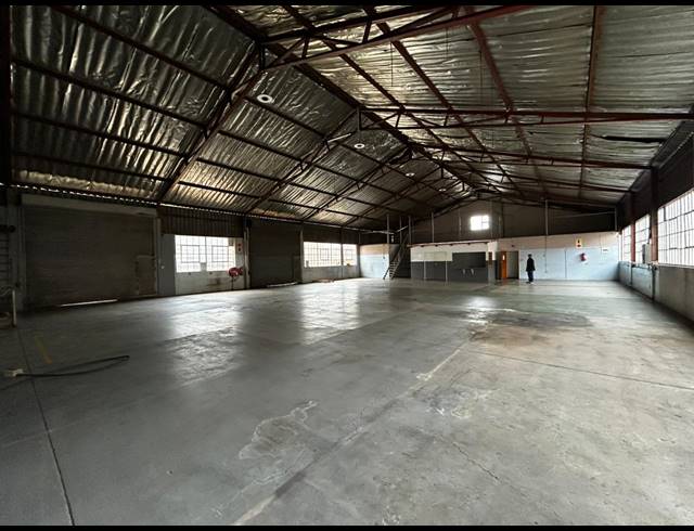 600M² WAREHOUSE TO LET IN WYNBERG
